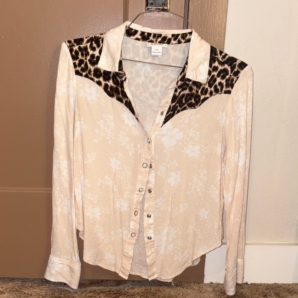 Ariat Cream Floral Button Down with Leopard Detail size small